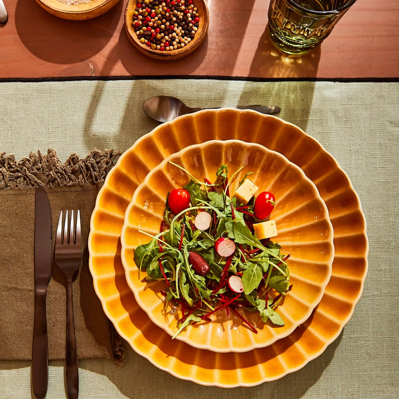 Sale Assiette SUNNY coloris ocre - 4MURS Arts De La Table