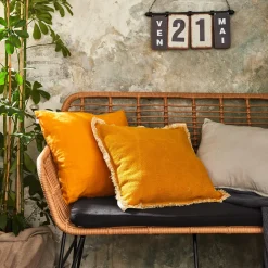 New Coussin BURTA coloris jaune safran 60 x 60 cm - 4MURS Coussins