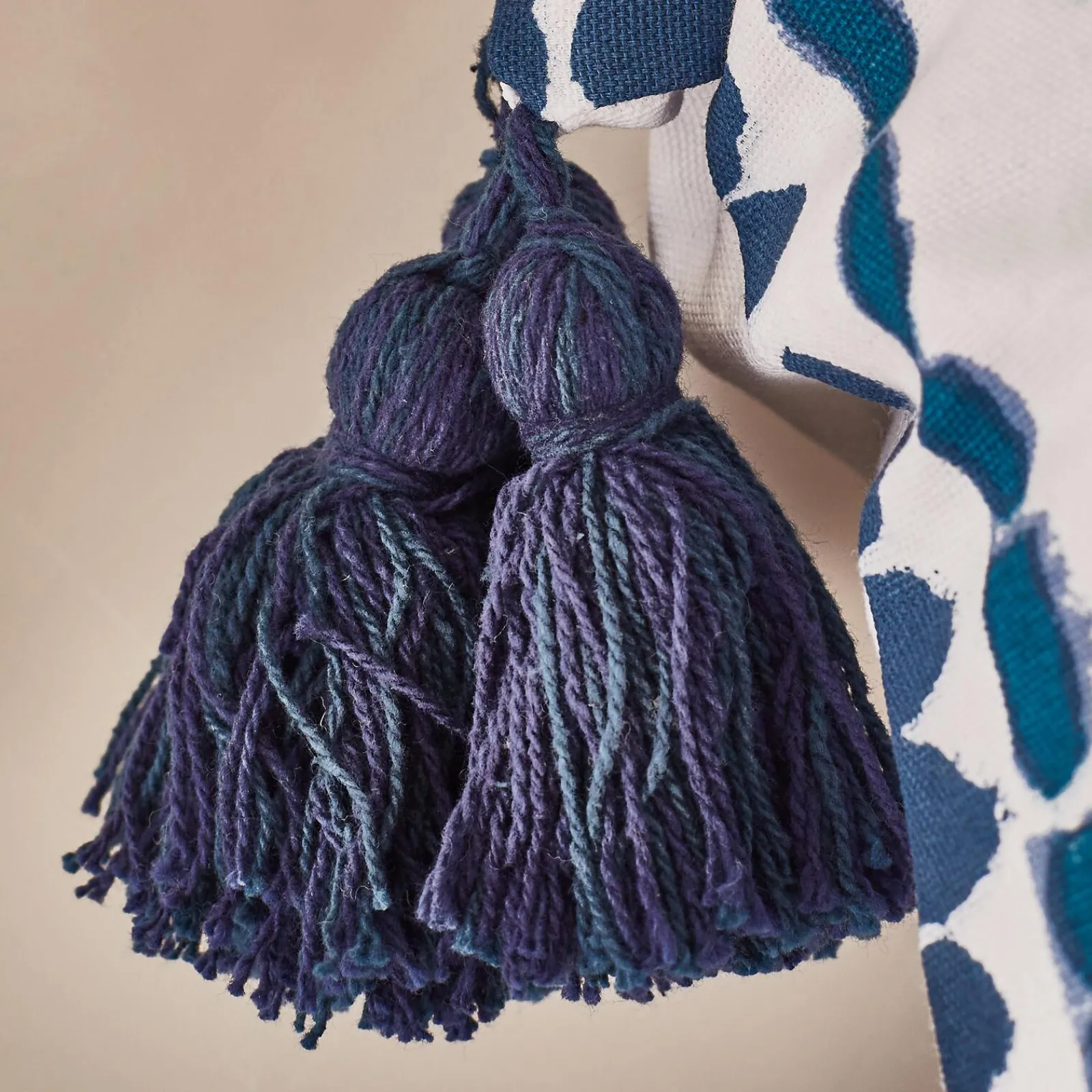 Clearance Coussin GABANNA coloris bleu 40 x 60 cm - 4MURS Coussins