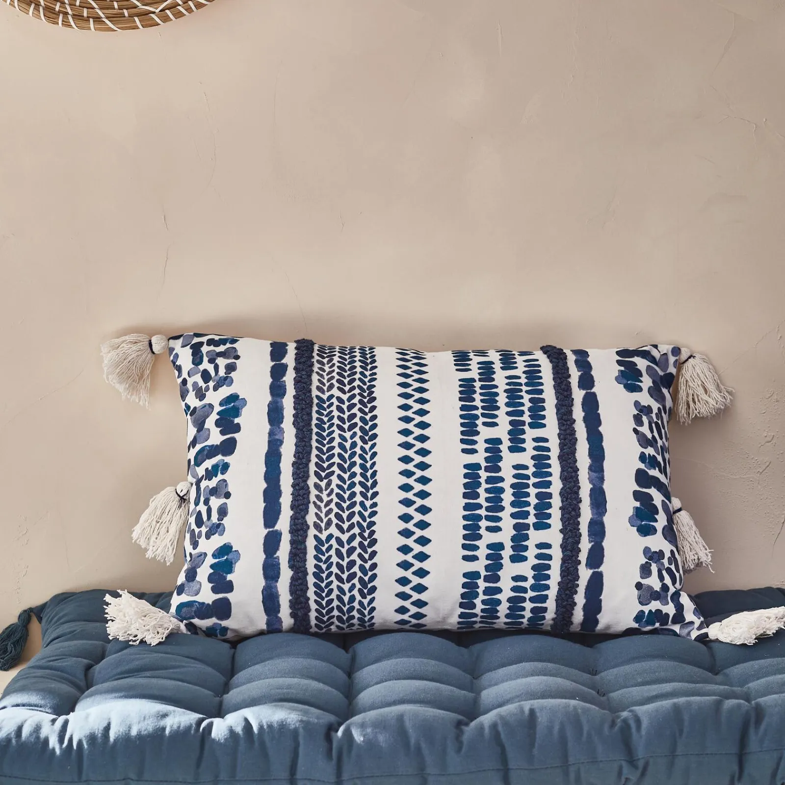 Clearance Coussin GABBY coloris bleu 40 x 60 cm - 4MURS Coussins