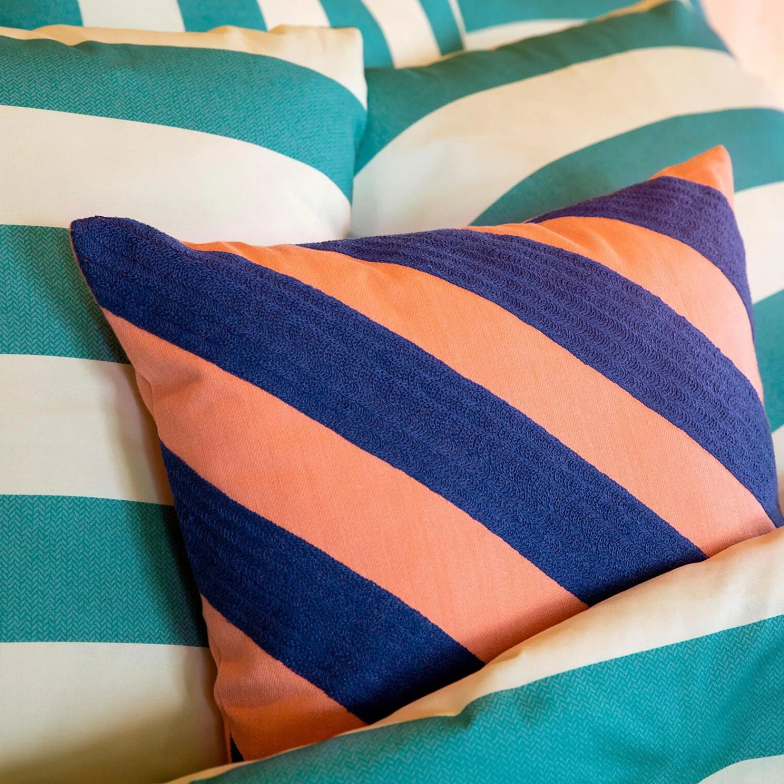 Fashion Coussin GATSBY coloris bleu/pêche 45 x 45 cm - 4MURS Coussins