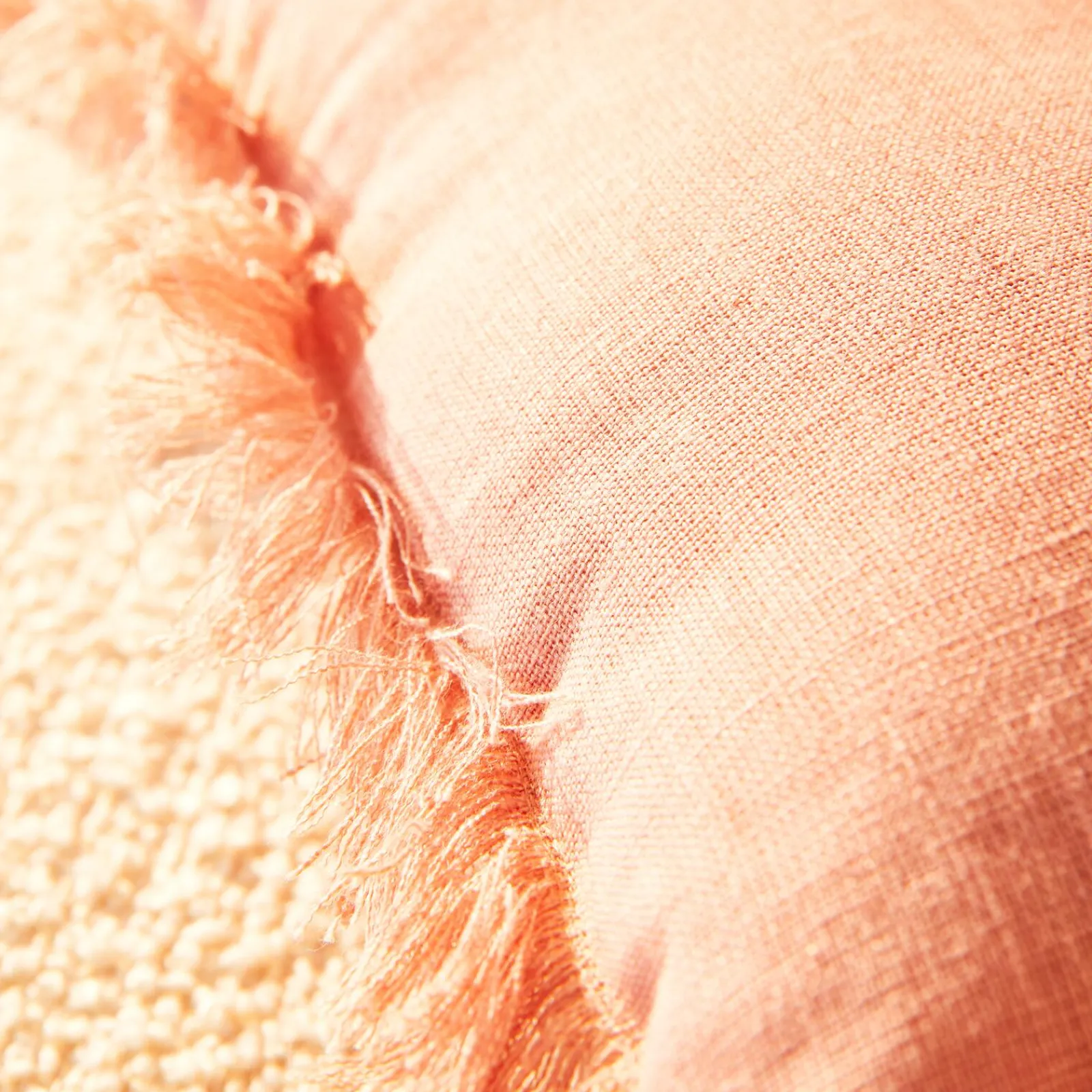 Outlet Coussin NAYA coloris Rose cameo 30 x 50 cm - 4MURS Coussins