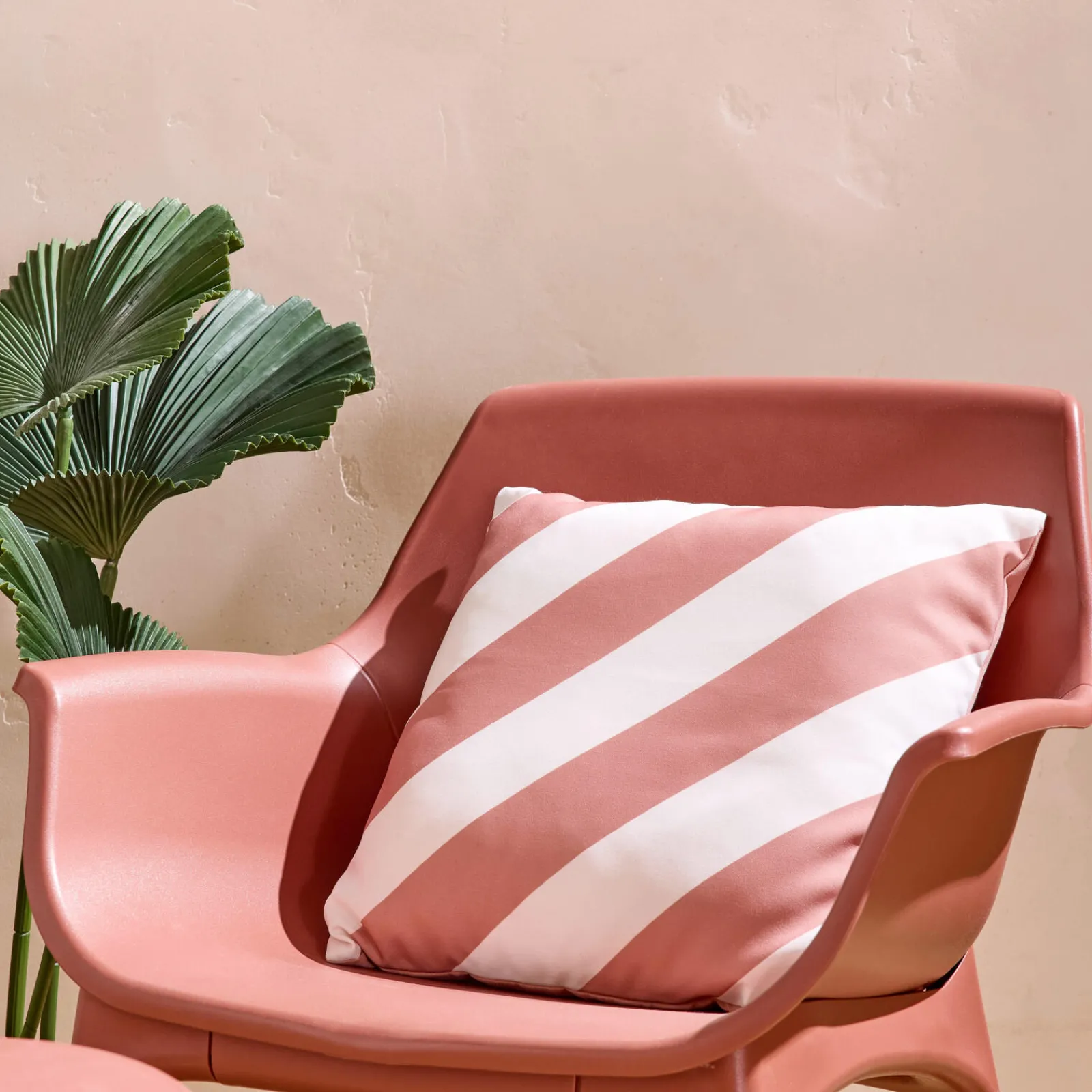 Outlet Coussin ZENO coloris rose 45 x 45 cm - 4MURS Coussins