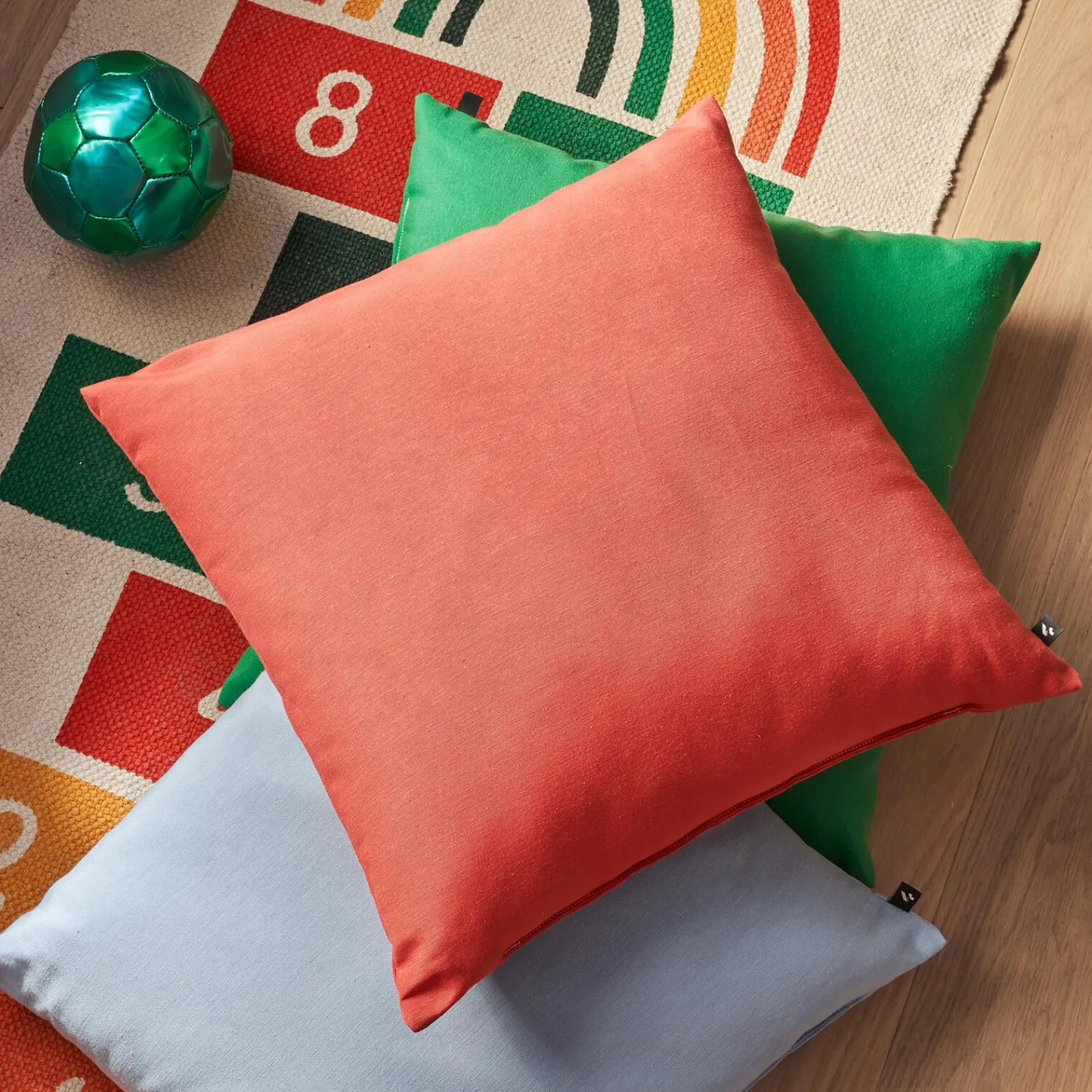 Online Coussin FIUME coloris rouge framboise 44 x 44 cm - Coussins