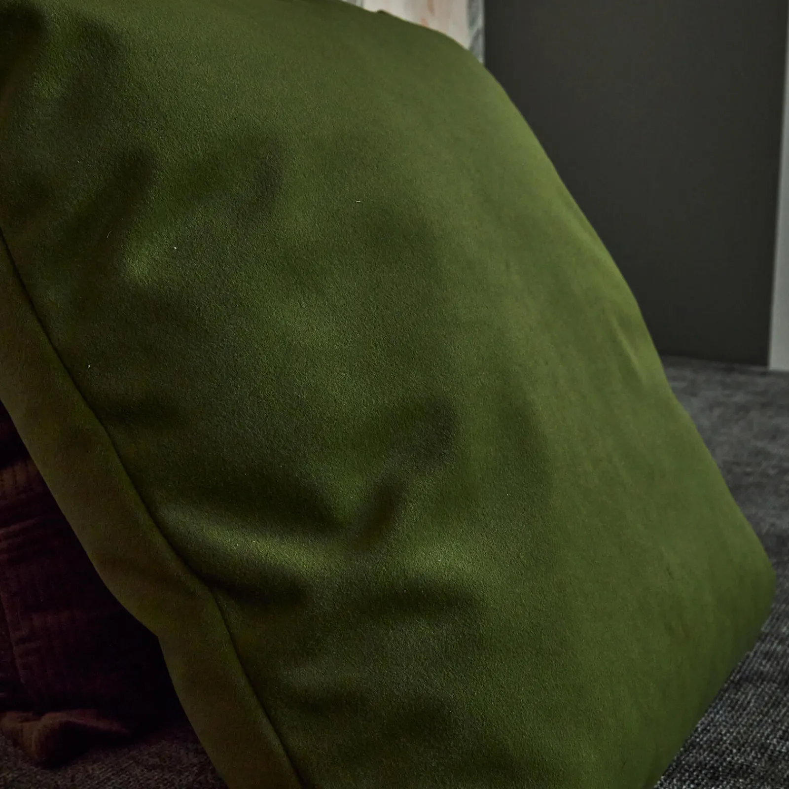 Hot Coussin TASOS coloris vert olive 45 x 45 cm - Coussins