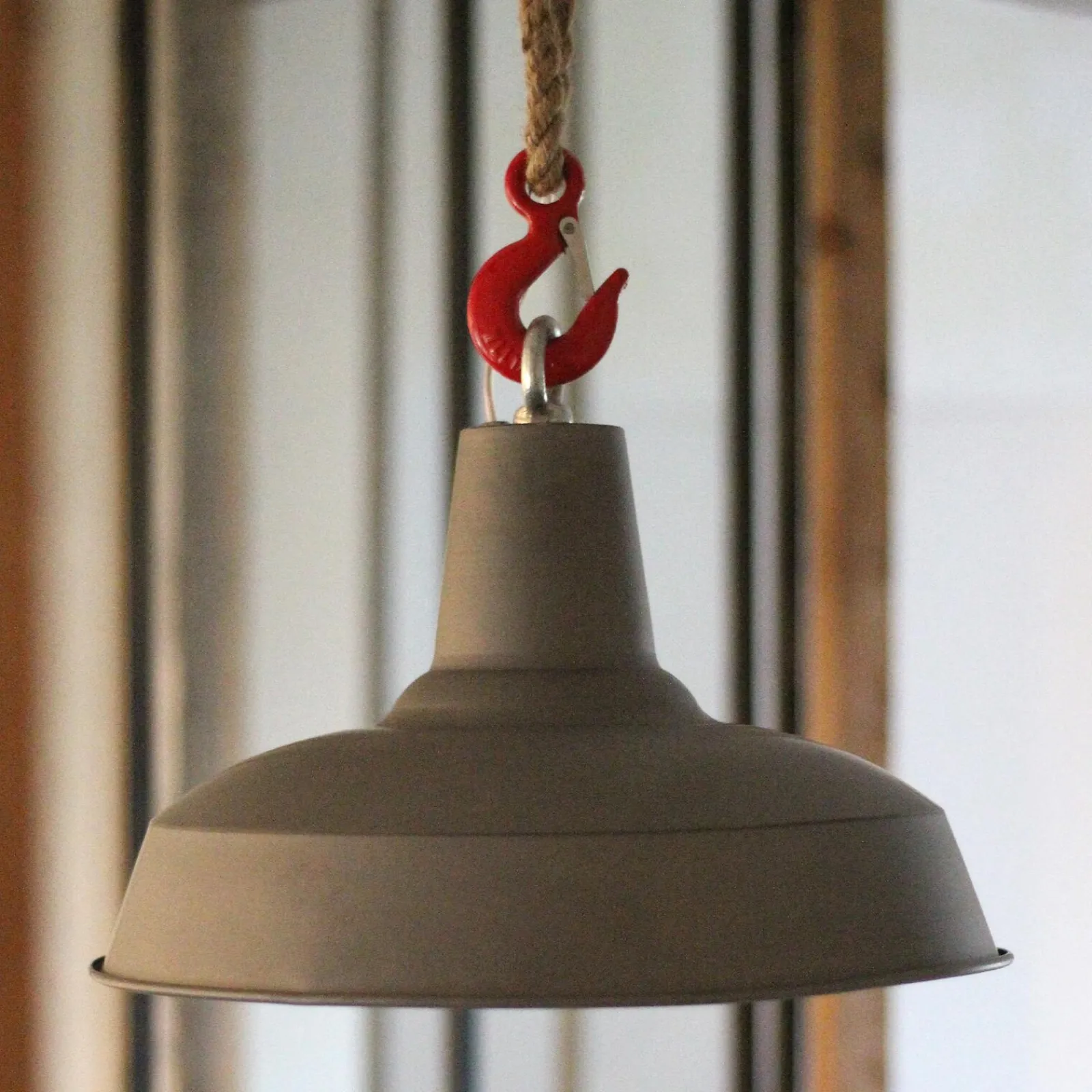 Discount Suspension CARGO coloris gris foncé et rouge 24 x 36 cm - 4MURS Suspensions